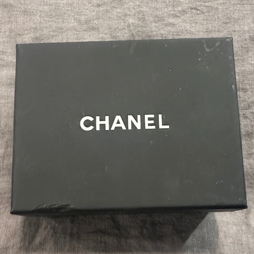 Authentic CHANEL Gold Heart CC Crystal Stud Earrings - Picture 2 of 3